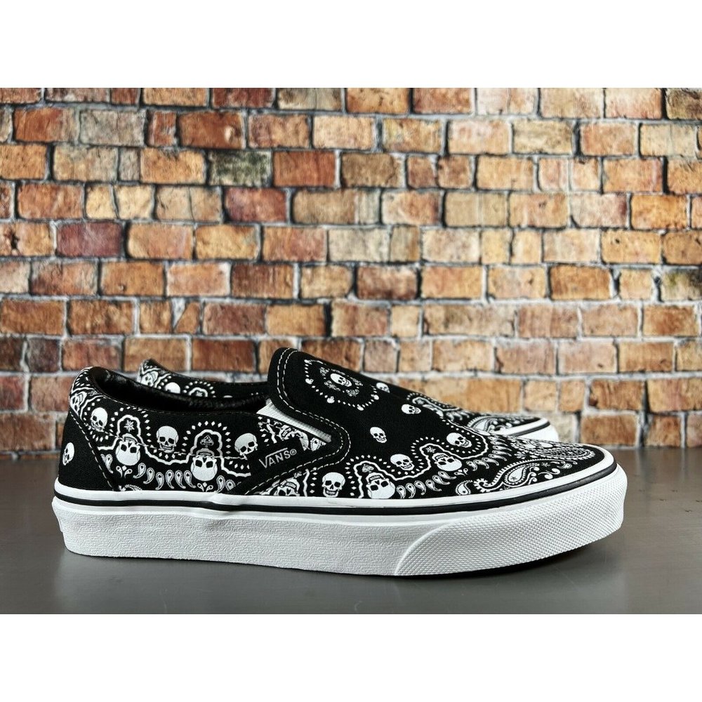 VANS Classic SlipOn Black White Skulls BANDANA 3.5 Men | 5 Women Skate Shoe